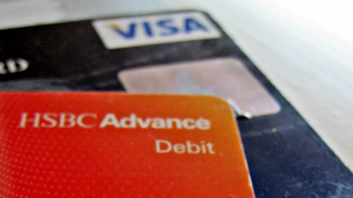 Cuando pague sus compras con la tarjeta de crédito, difiera las cuotas en el menor tiempo posible, así evitará pagar más intereses.