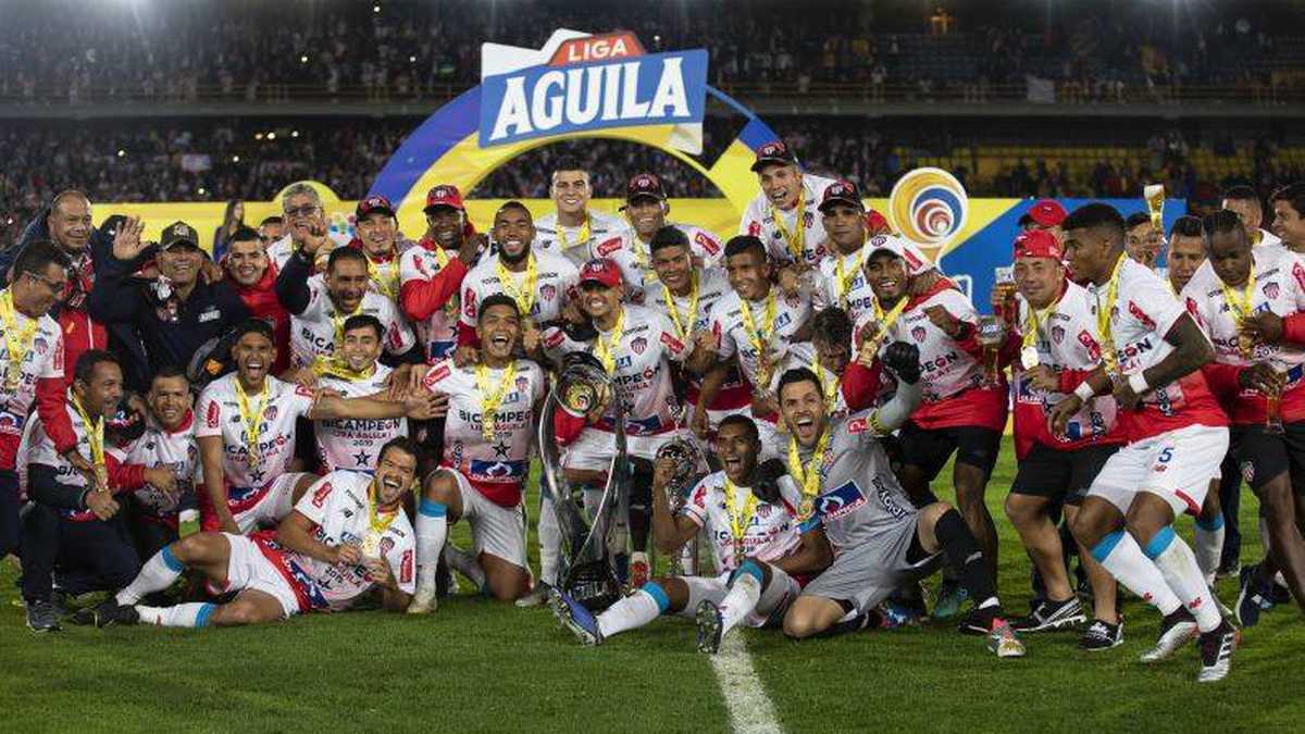 12 de junio - El equipo de fútbol, Junior de Barranquilla, celebra su novena estrella y se corona campeón de la Liga Águila 2019-1 tras vencer por penales a Deportivo Pasto. FOTO: Esteban Vega La-Rotta / Semana 