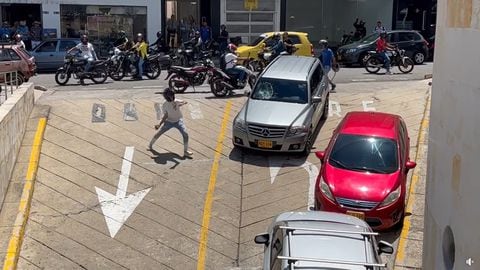 En la Alcaldía de Bucaramanga se registraron desmanes por la muerte de un motociclista.
