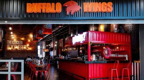 Para la cadena de restaurantes Buffalo Wings este año estuvo cargado de grandes retos que tuvo que sortear para mantenerse a flote. Ahora, de acuerdo con el director general de la Operadora de Franquicias de Colombia, Edgar Llanos, la compañía se prepara para enfrentar un 2021 con varias novedades.