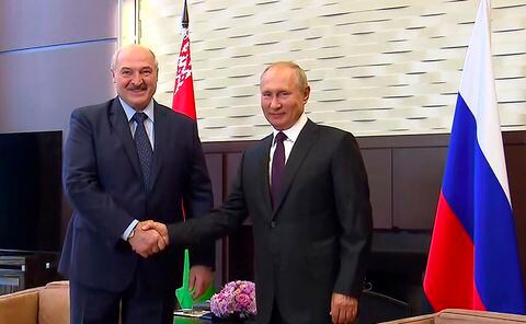 Alexander Lukashenko y Vladimir Putin se encontraron el lunes por primera vez desde que las protestas en contra del presidente bielorruso empezaron el 9 de agosto.