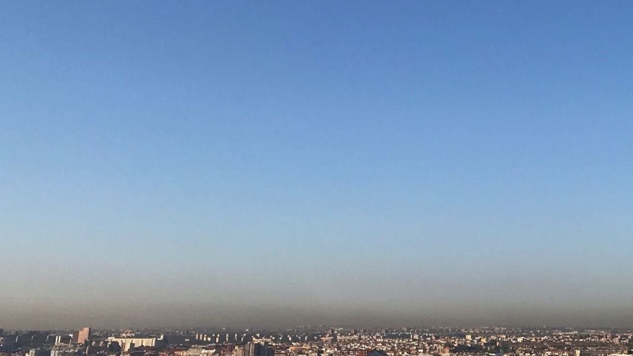 Así se ve la capa de smog sobre la ciudad de Madrid, España