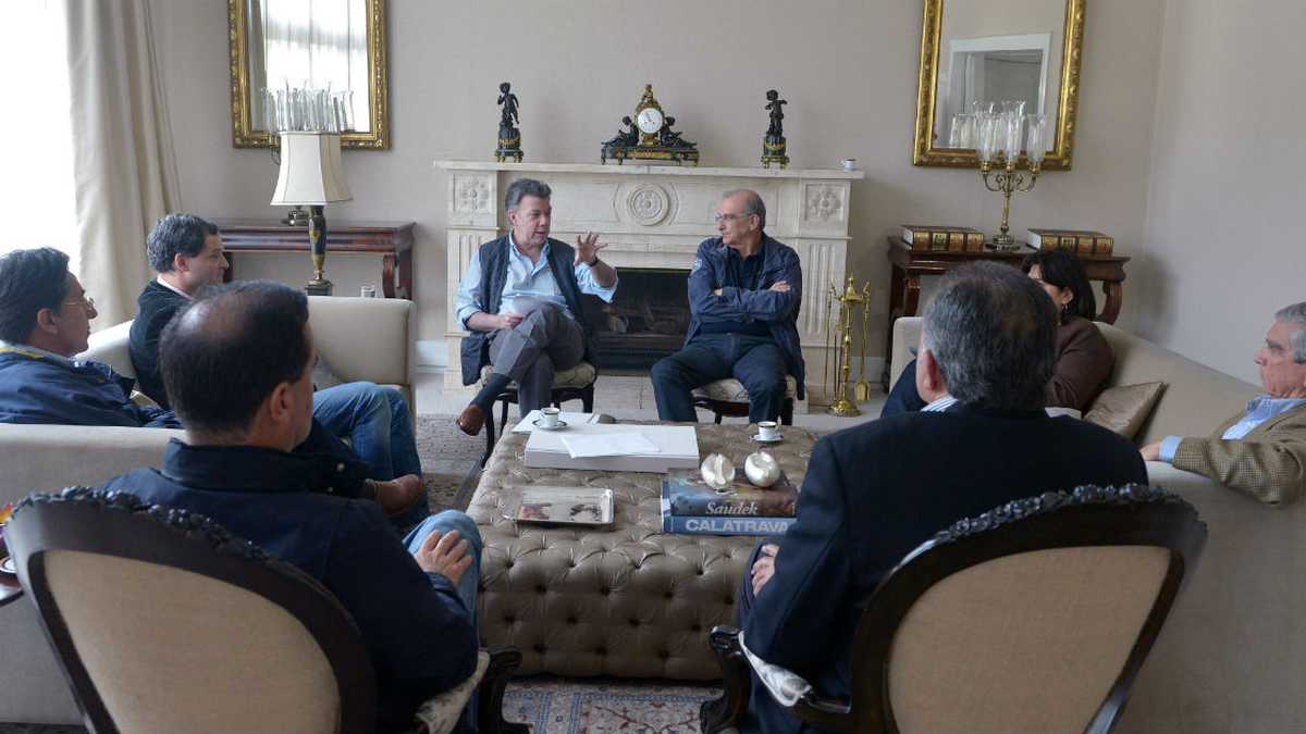 Presidente Juan Manuel Santos con los negociadores.