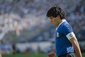 Diego Maradona de Argentina durante un partido de octavos de final contra Uruguay durante la Copa Mundial de la FIFA 1986. | Ubicación: Puebla, México. (Foto de Jean-Yves Ruszniewski / Corbis / VCG a través de Getty Images)