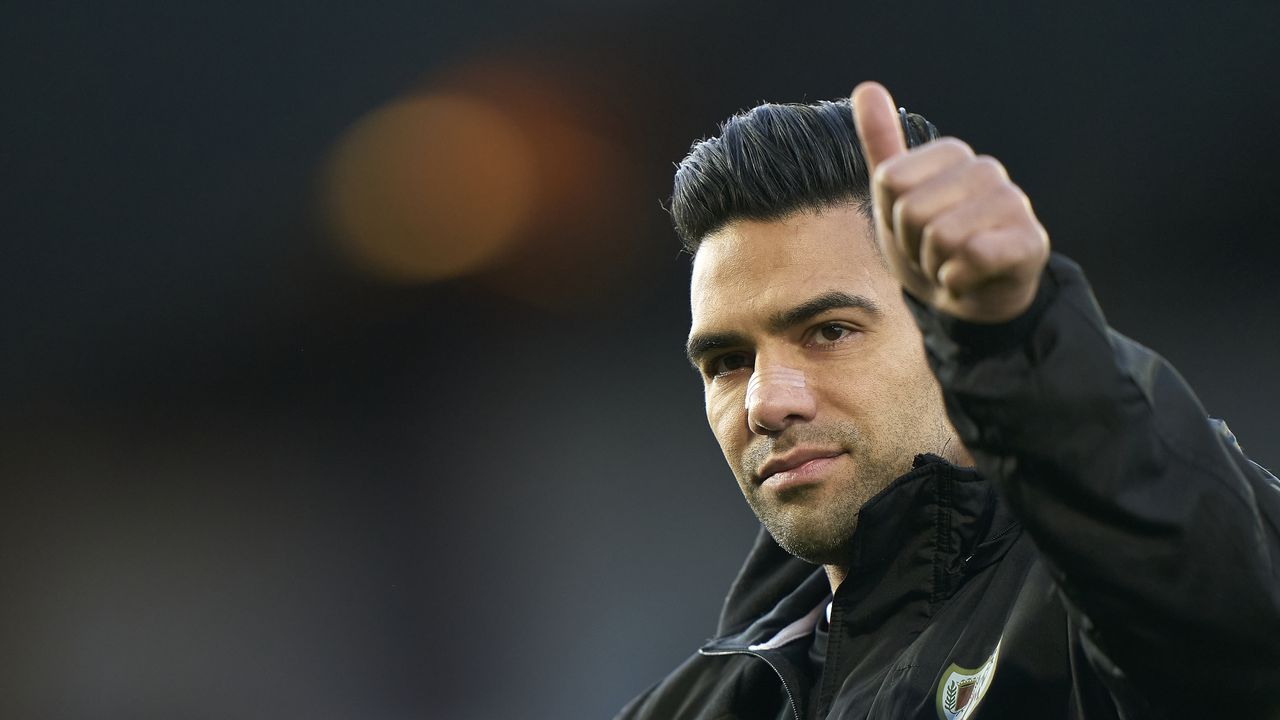 VIGO, SPAIN - FEBRUARY 05:  Radamel Falcao of Rallo Vallecano reacts prior to the La Liga Santander match between RC Celta de Vigo and Rayo Vallecano at Abanca Balaidos Stadium on February 5, 2022 in Vigo, Spain. (Photo by Jose Manuel Alvarez/Quality Sport Images/Getty Images)