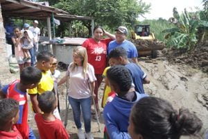 La gobernadora, Elsa Noguera, visitó a las familias afectadas por las lluvias de las últimas horas.