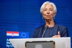 La presidenta del Banco Central Europeo (BCE), Christine Lagarde, pronuncia un discurso durante una ceremonia en el edificio Europa, la sede del Consejo de la UE el 12 de julio de 2022 en Bruselas, Bélgica (Foto de Thierry Monasse/Getty Images)