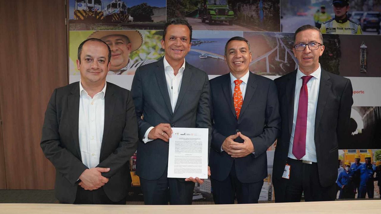 Firma del convenio de transporte público entre Bogotá y Soacha.