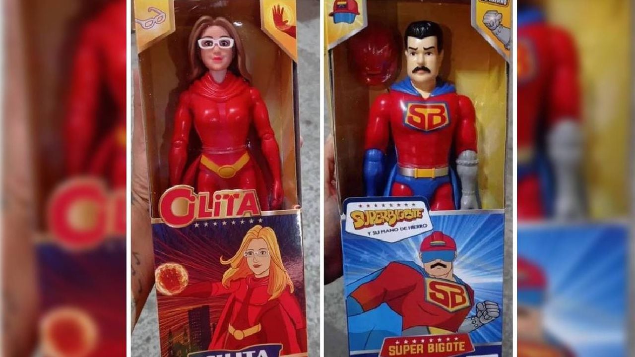 El muñeco luce un traje similar al de Superman, pero en este prima el color rojo, característico del movimiento chavista.