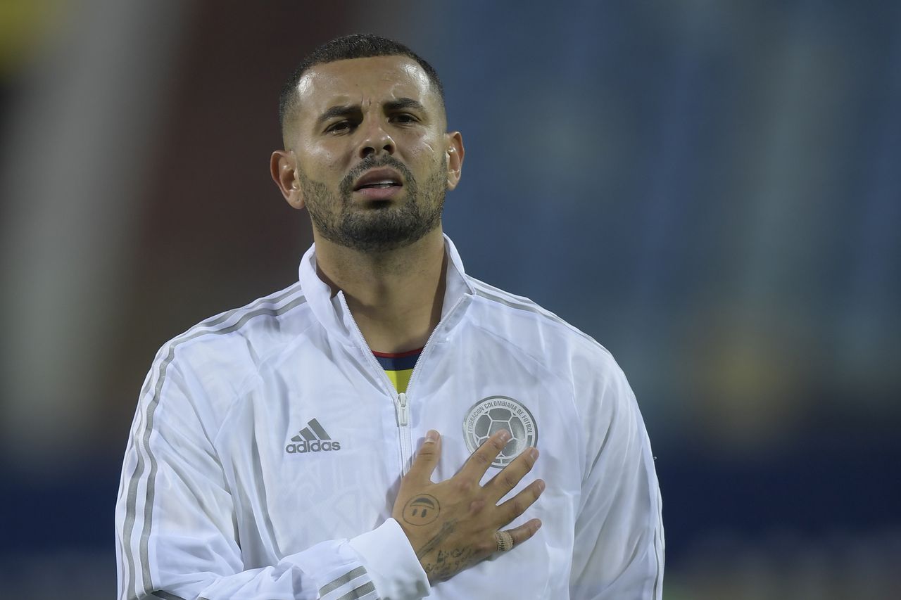 GOIANIA, BRAZIL - JUNE 17: Edwin Cardona of Colombia sings the national anthem prior to a Group B match between Colombia and Venezuela as part of Copa America Brazil 2021 at Estadio Olimpico on June 17, 2021 in Goiania, Brazil. (Photo by Pedro Vilela/Getty Images)