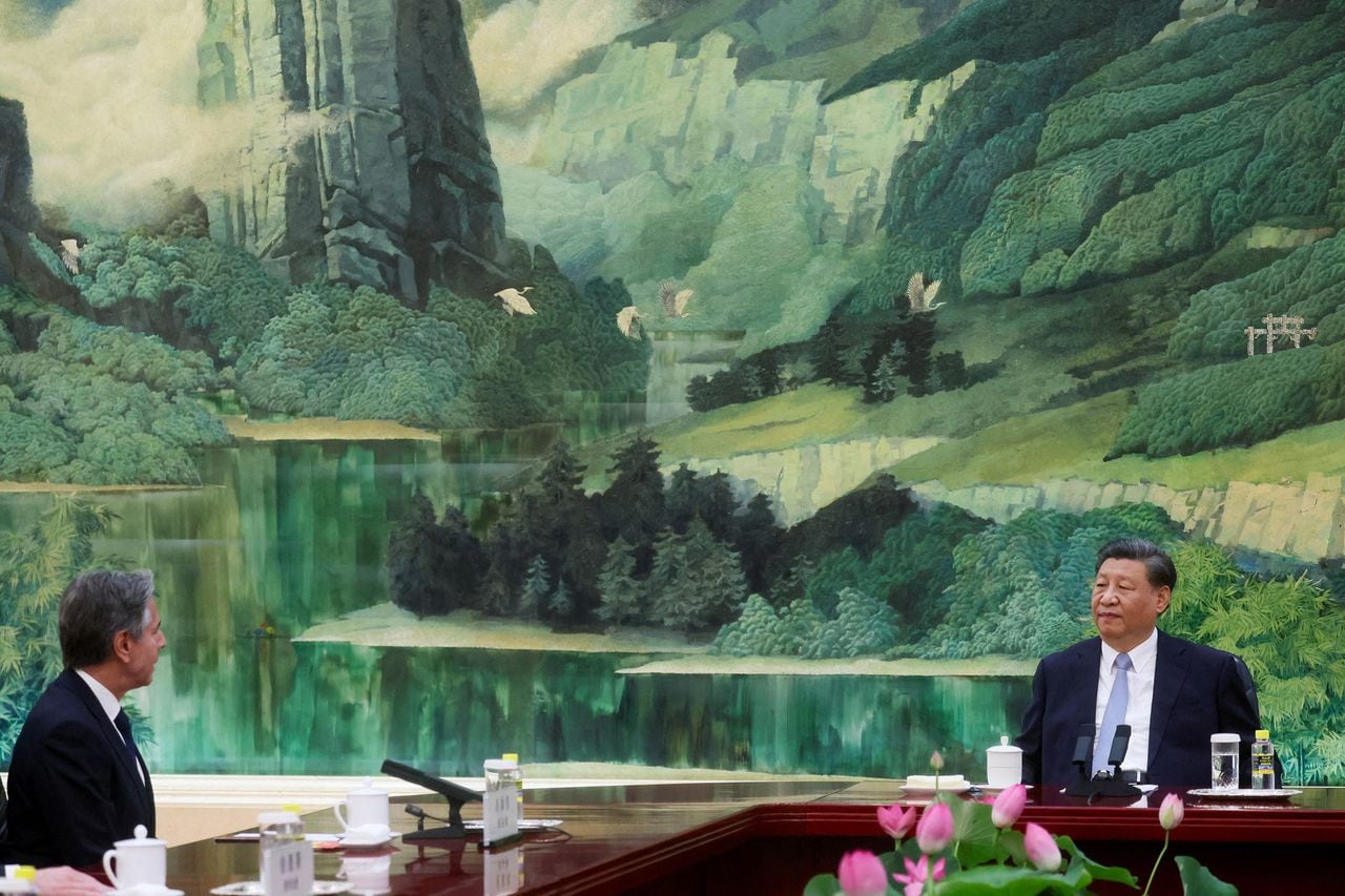 El Secretario de Estado de EE. UU., Antony Blinken, se reúne con el presidente chino, Xi Jinping, en el Gran Salón del Pueblo en Beijing, China, el 19 de junio de 2023.