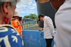 presidente gustavo petro y ministra de vivienda Catalina Velasco en La Guajira