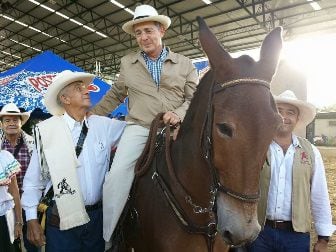 Uribe con caballos