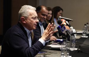 Alvaro Uribe Vélez y Oscar Iván Zuluaga Rueda de Prensa
