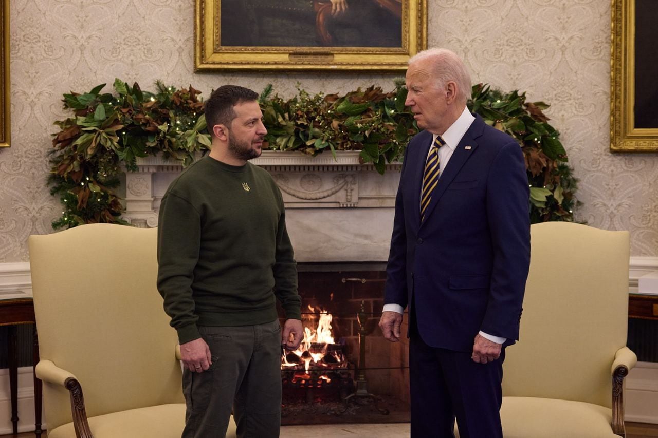 El presidente de EE. UU. Joe Biden y el presidente de Ucrania Volodymyr Zelenskyy se reúnen en la Casa Blanca en Washington D.C., Estados Unidos, el 21 de diciembre de 2022.