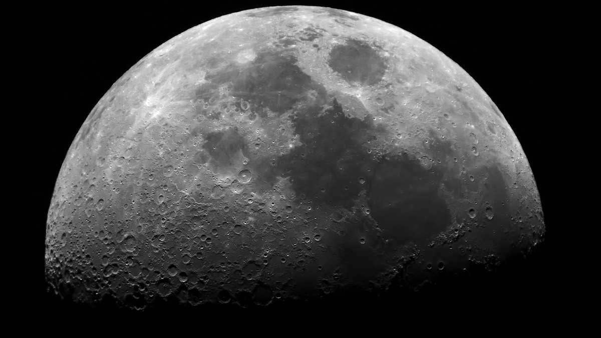 La superficie de la Luna fuente de recursos para la vida humana.