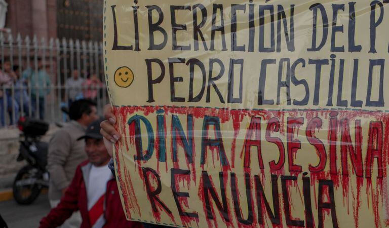 Los manifestantes piden el regreso a la presidencia de Pedro Castillo