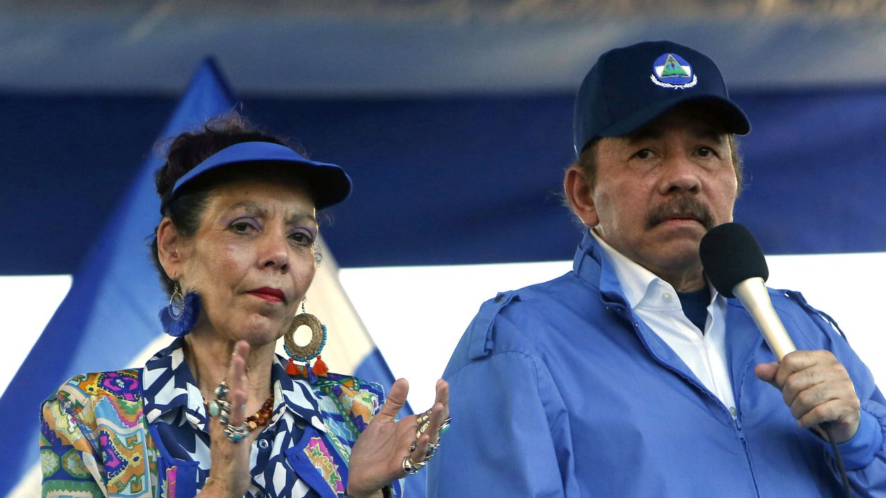 Foto tomada el 5 de septiembre del 2018 del presidente nicaragüense Daniel Ortega y su esposa y vicepresidenta del país, Rosario Murillo, en Managua. (AP foto/Alfredo Zúñiga, archivo)