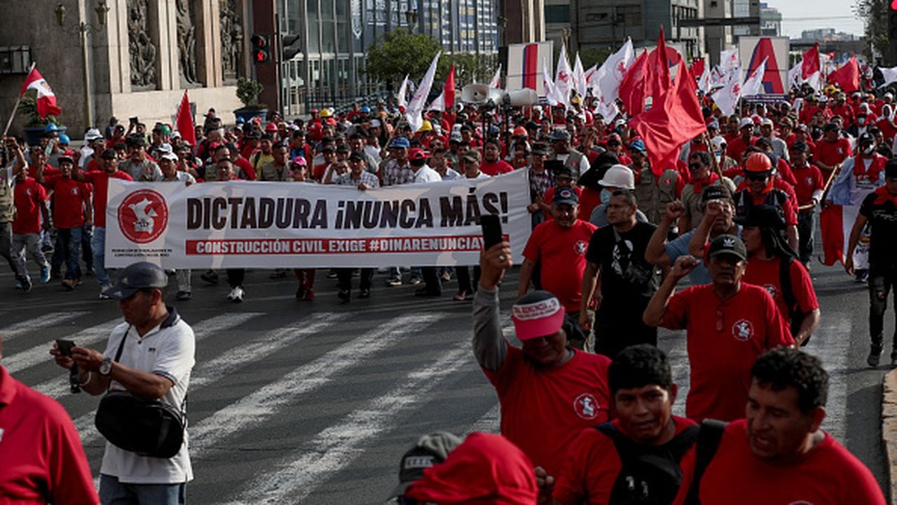 Sectores que se oponen a la presidente Dina Boluarte convocaron a nuevas movilizaciones para el 19 de julio. (Imagen de archivo. Protestas en Lima contra el gobierno de Boluarte, 9 de febrero de 2023).