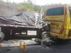 La emergencia se presenta en la entrada a Cajamarca, Tolima, sector Itaic