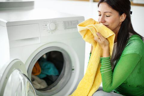 Existen trucos caseros que ayudan a eliminar los malos olores de la ropa.