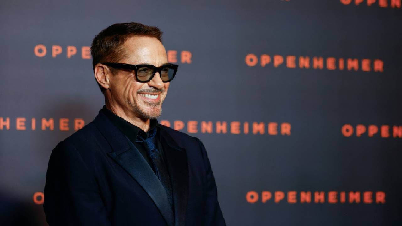 El miembro del reparto Robert Downey Jr. posa durante una sesión fotográfica antes del estreno de la película " Oppenheimer " en el Grand Rex de París, Francia, el 11 de julio de 2023.