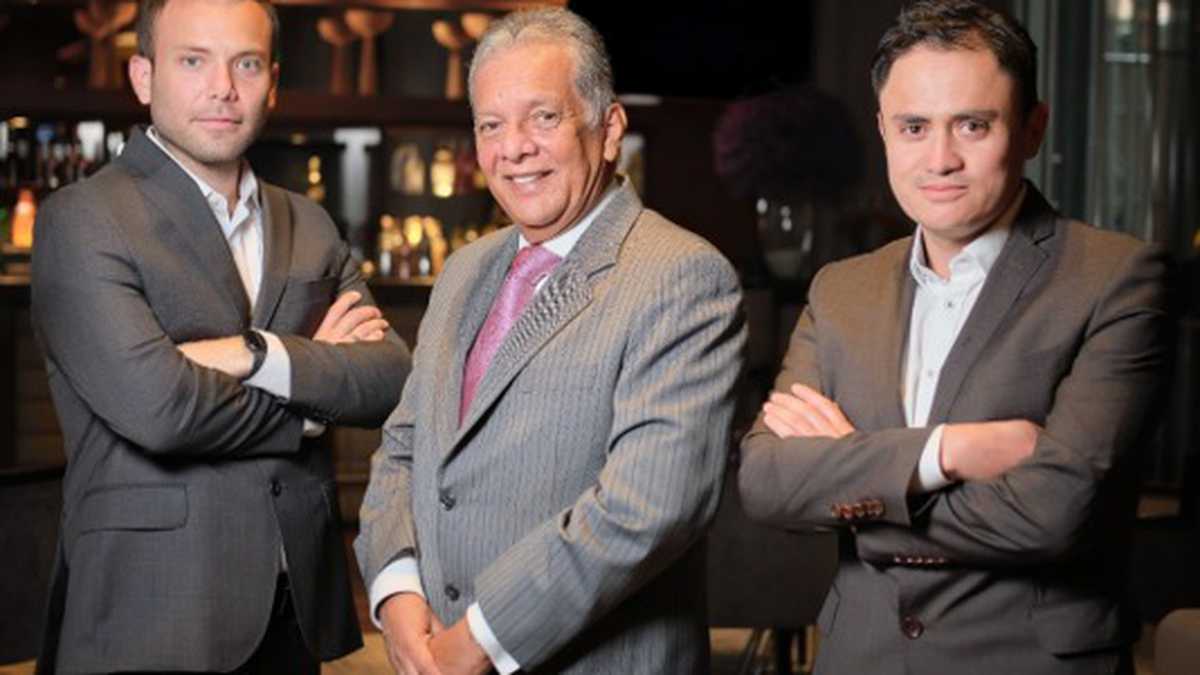 Gabriel Ferrer Orozco, CEO de Codisert; Gabriel Ferrer, director ejecutivo de Codisert; y Juan Carlos Buitrago, VP de Ventas de Suma Móvil en Colombia.