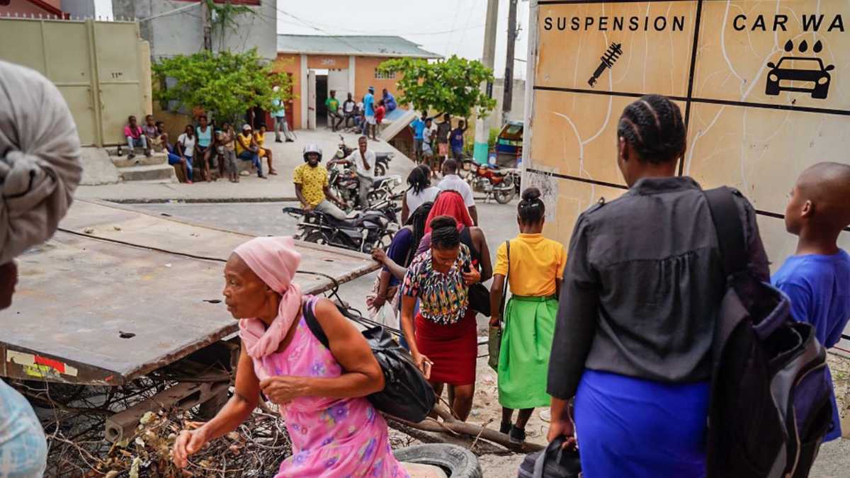 Además de la violencia que se vive por cuenta de las pandillas, la crisis económica y social hizo que varios ciudadanos protestaran contra el gobierno actual de Haití