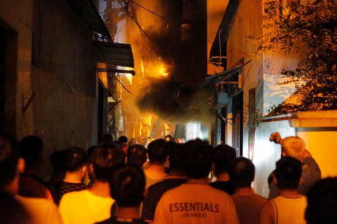 Más de medio centenar de personas murieron en el incendio de un edificio de apartamentos en Hanói, la capital de Vietnam, informó el miércoles la policía.